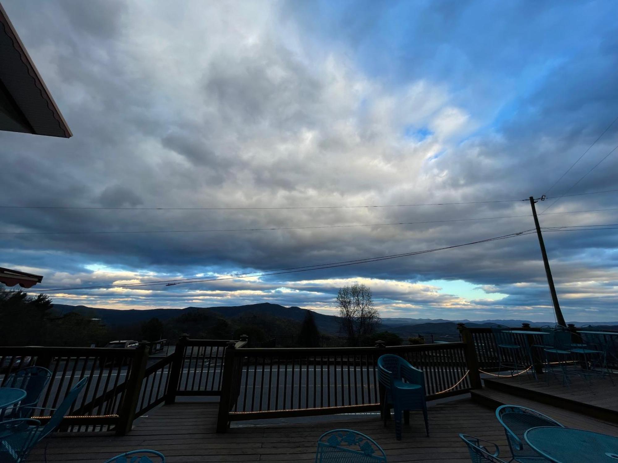 Skyline Village Inn Spruce Pine Bagian luar foto
