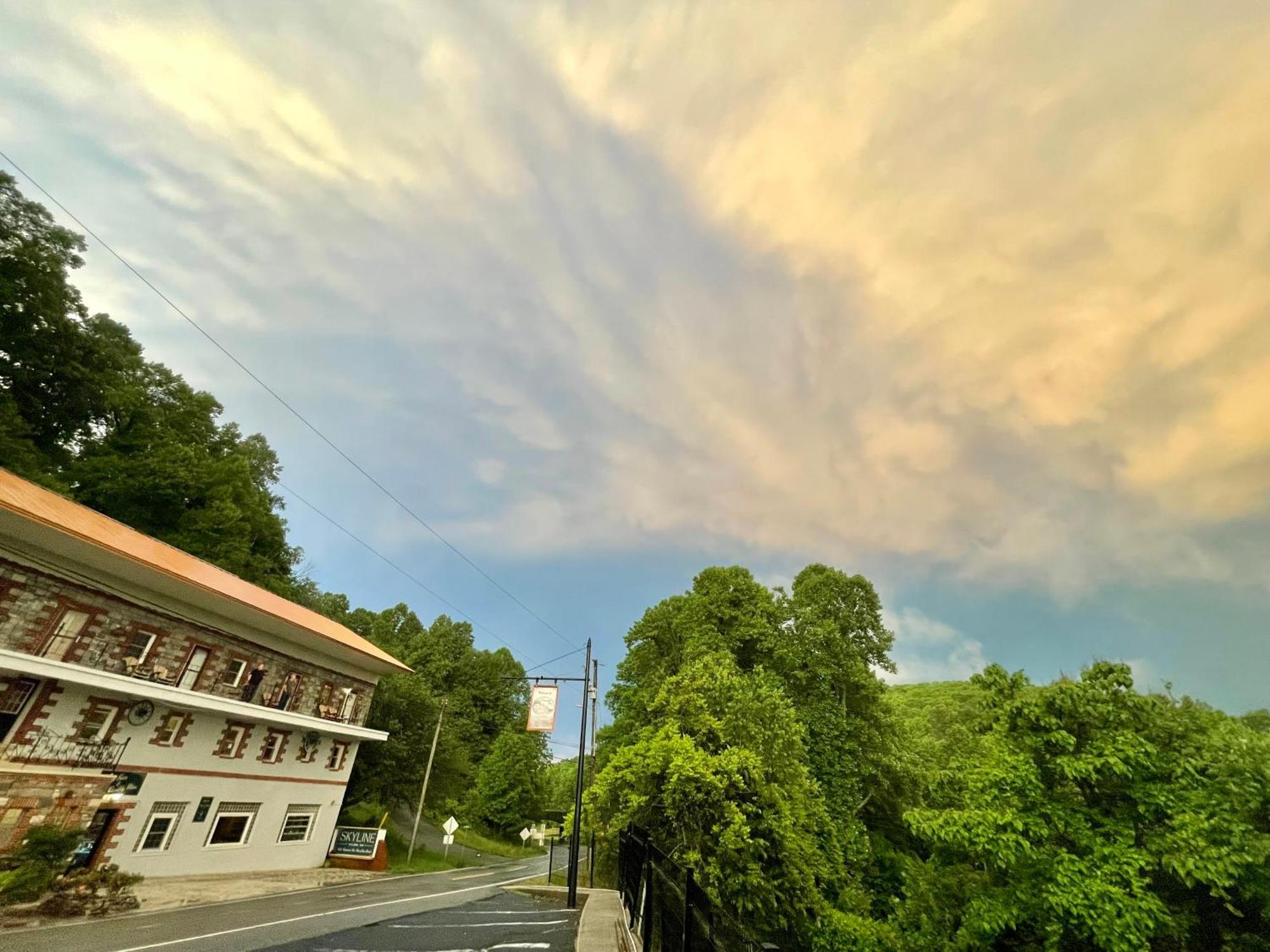 Skyline Village Inn Spruce Pine Bagian luar foto