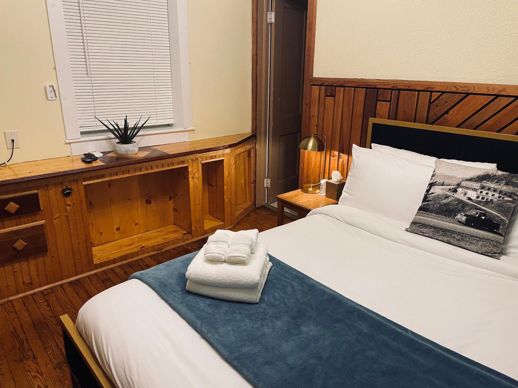 Skyline Village Inn Spruce Pine Bagian luar foto