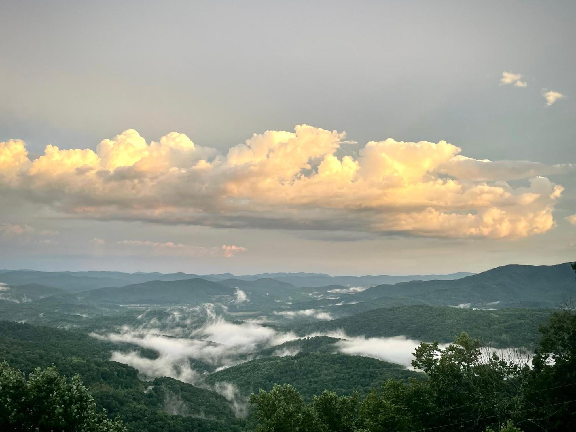 Skyline Village Inn Spruce Pine Bagian luar foto